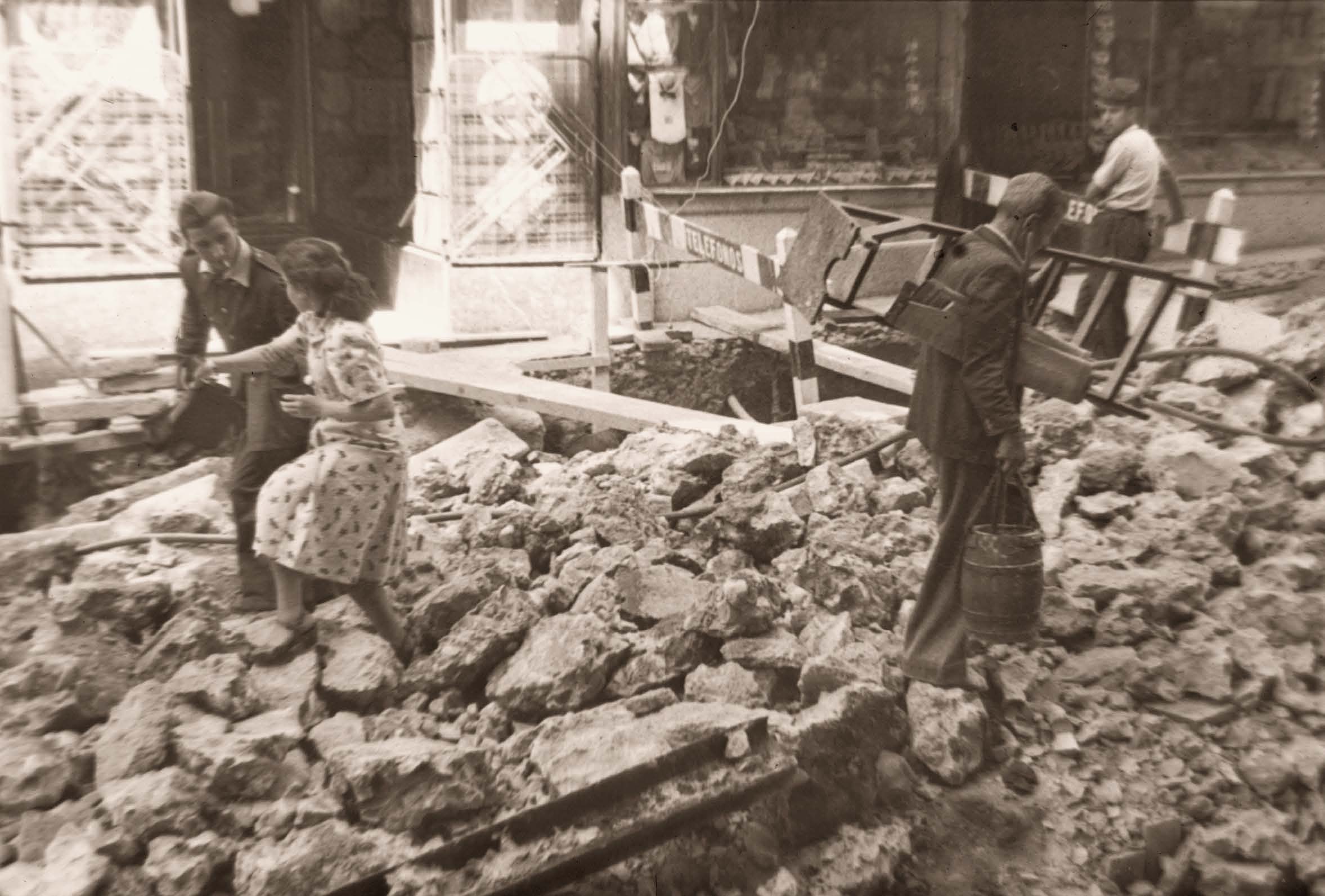 La foto de la semana: Obras en Calle Montera (1948)