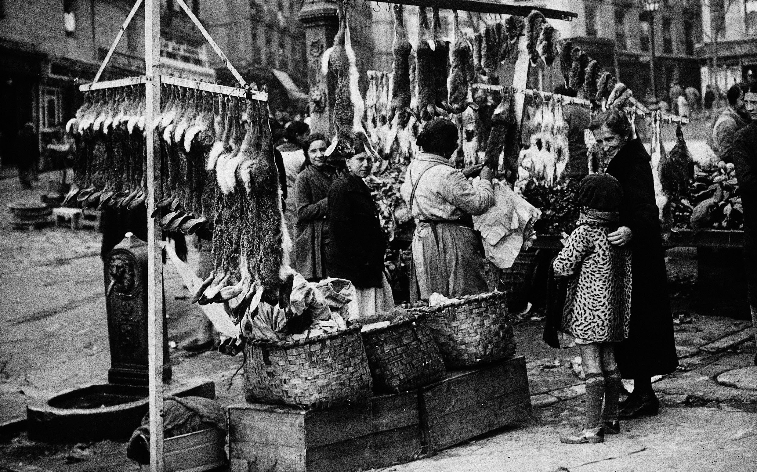 La foto de la semana: Plaza del Carmen. Mercado callejero hacia 1928.